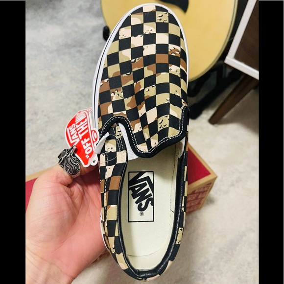 NIB Women Size 7.5 Vans Classic Slip-on Checkboard Shoes Camo-desert/True White - Picture 7 of 11